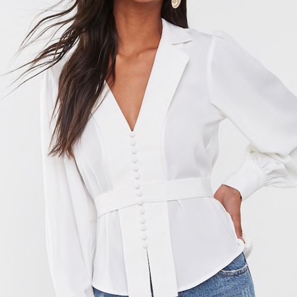 woven top featuring a V-neckline - Picture 4 of 4